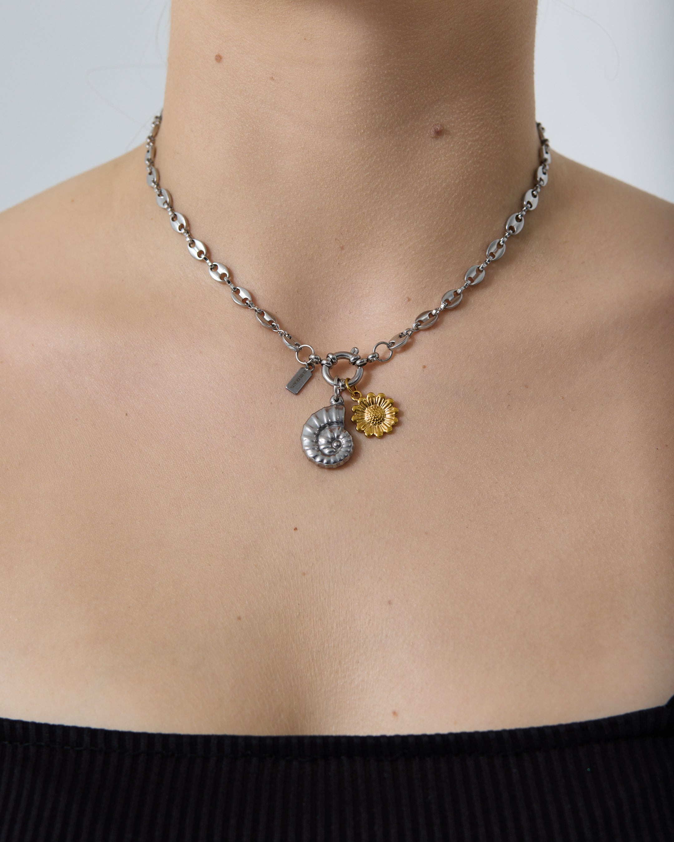 DAISY CHARM