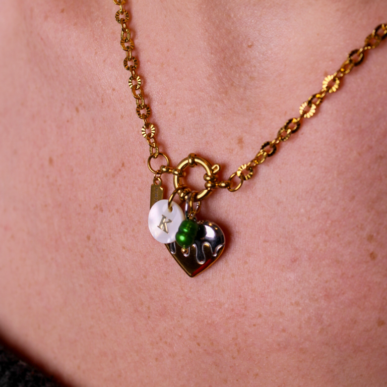 EMERALD PEARL CHARM