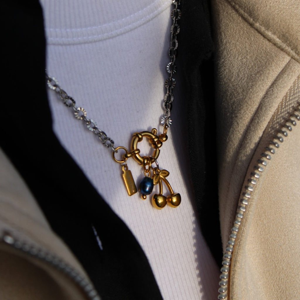 NAVY PEARL CHARM